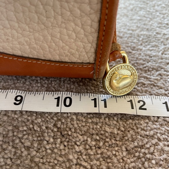 Authentic Genuine Leather Dooney & Bourke Handbag - Picture 9 of 9